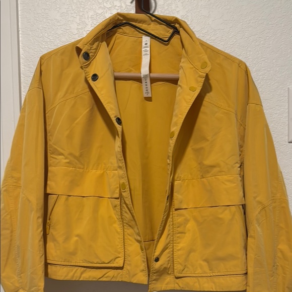 LULULEMON Yellow Utility Jacket with Classic Collar and Cropped Cut - Picture 14 of 14